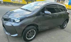 Toyota Vitz 1.3 FWD 5dr 2015 Gray
