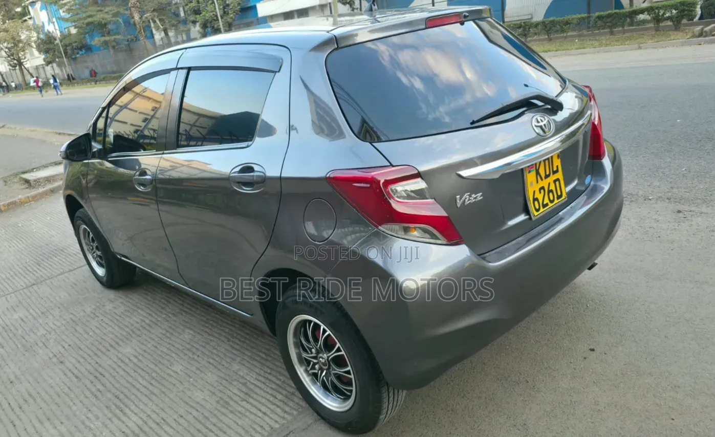Toyota Vitz 1.3 FWD 5dr 2015 Gray