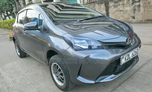 Toyota Vitz 1.3 FWD 5dr 2015 Gray