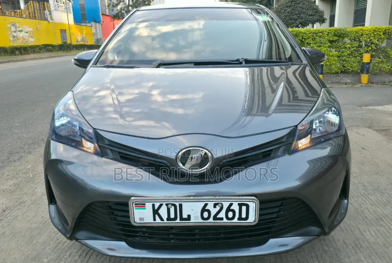 Toyota Vitz 1.3 FWD 5dr 2015 Gray