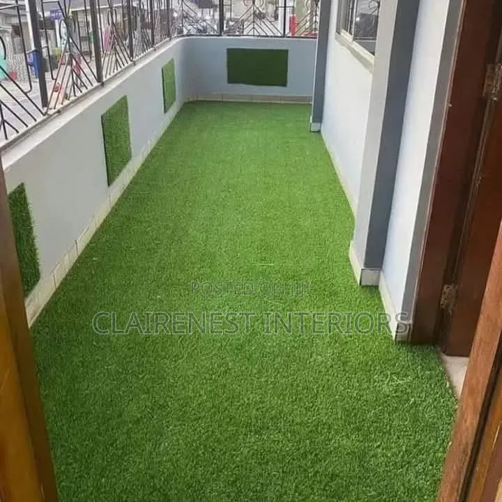 Artificial Balcony Grass With Wall Ascents Artificial Grass