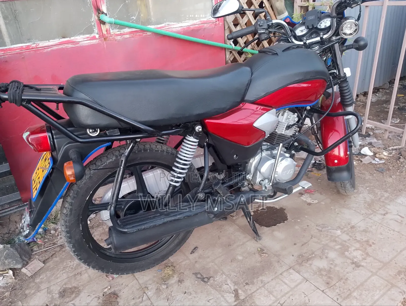 TVS HLX 125 2022 Red