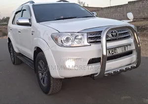 Toyota Fortuner 2005 White