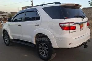 Toyota Fortuner 2005 White