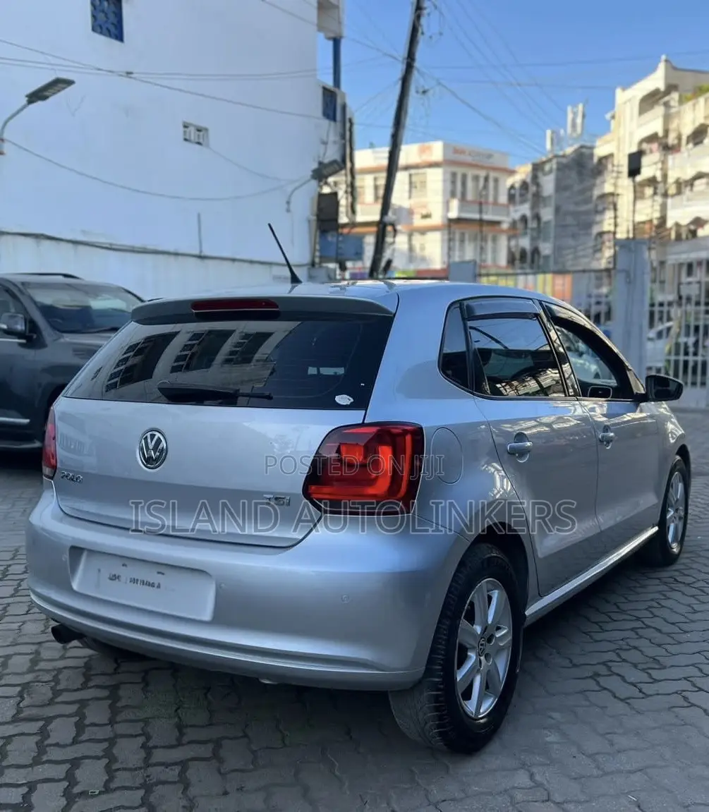 Volkswagen Polo 2014 Silver