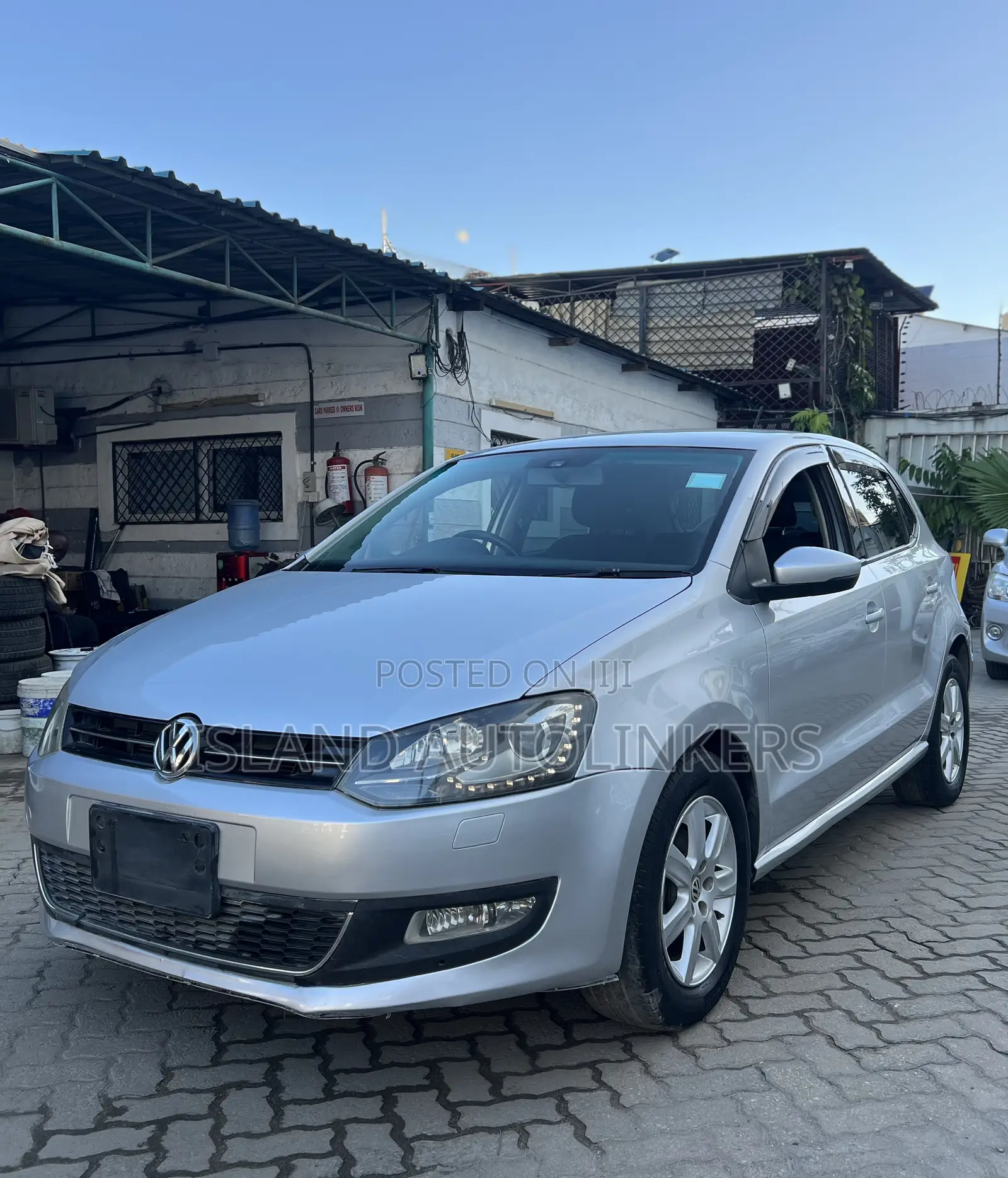 Volkswagen Polo 2014 Silver