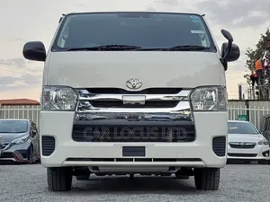 Toyota HiAce 2019 White