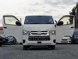 Toyota HiAce 2019 White