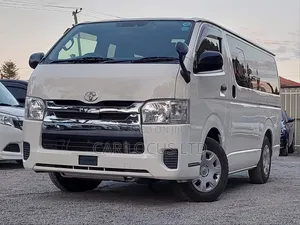 Toyota HiAce 2019 White