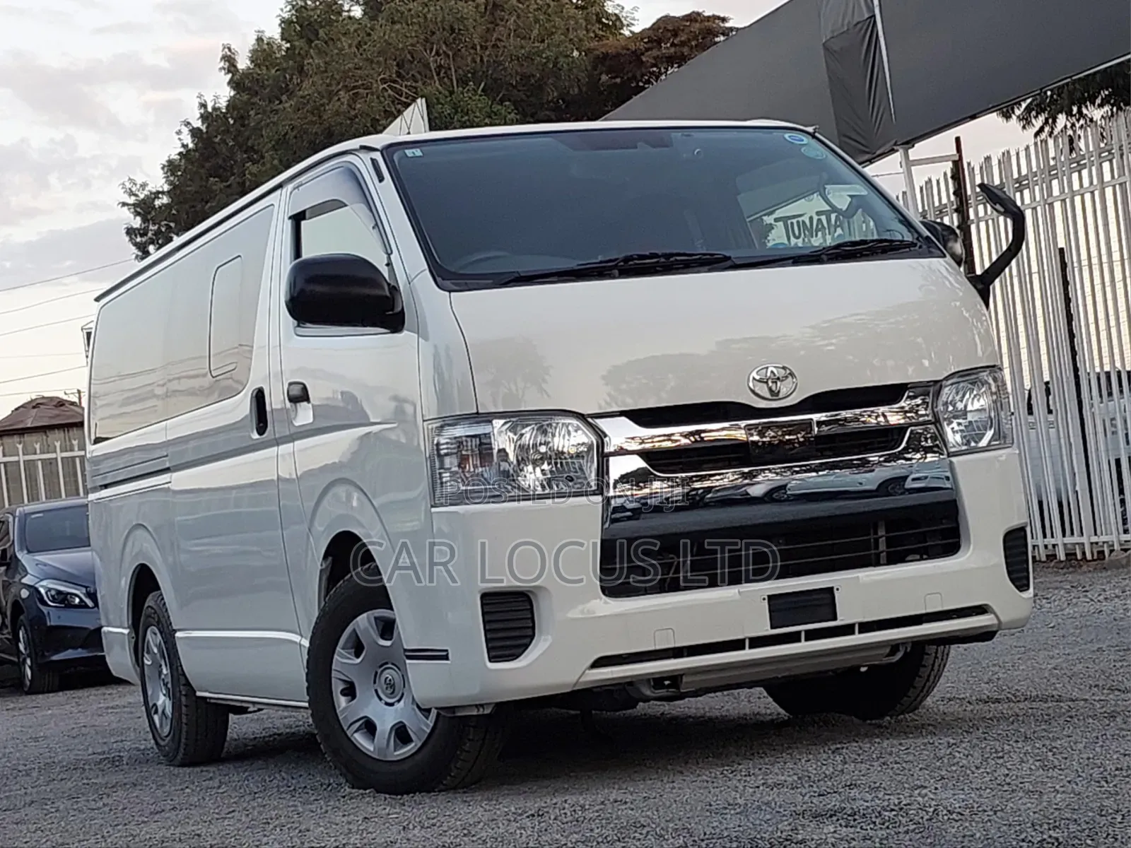 Toyota HiAce 2019 White
