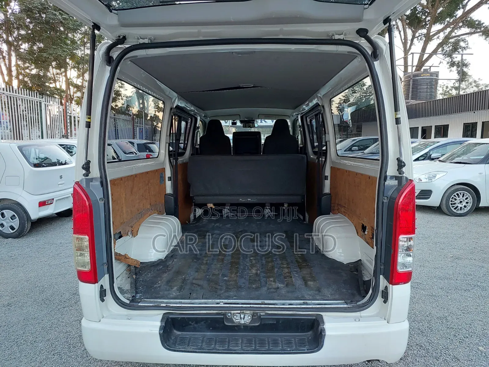 Toyota HiAce 2019 White