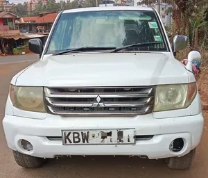 Mitsubishi Pajero 2005 White