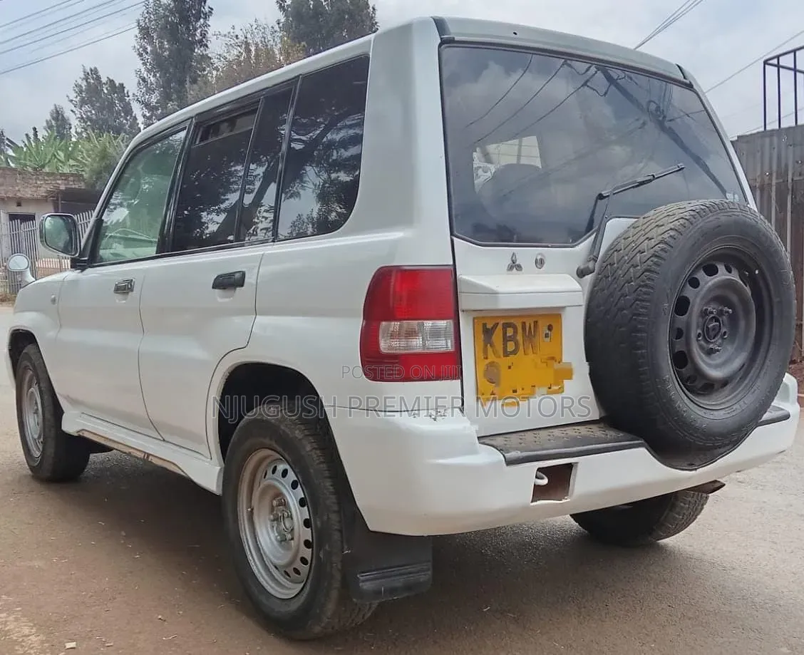 Mitsubishi Pajero 2005 White