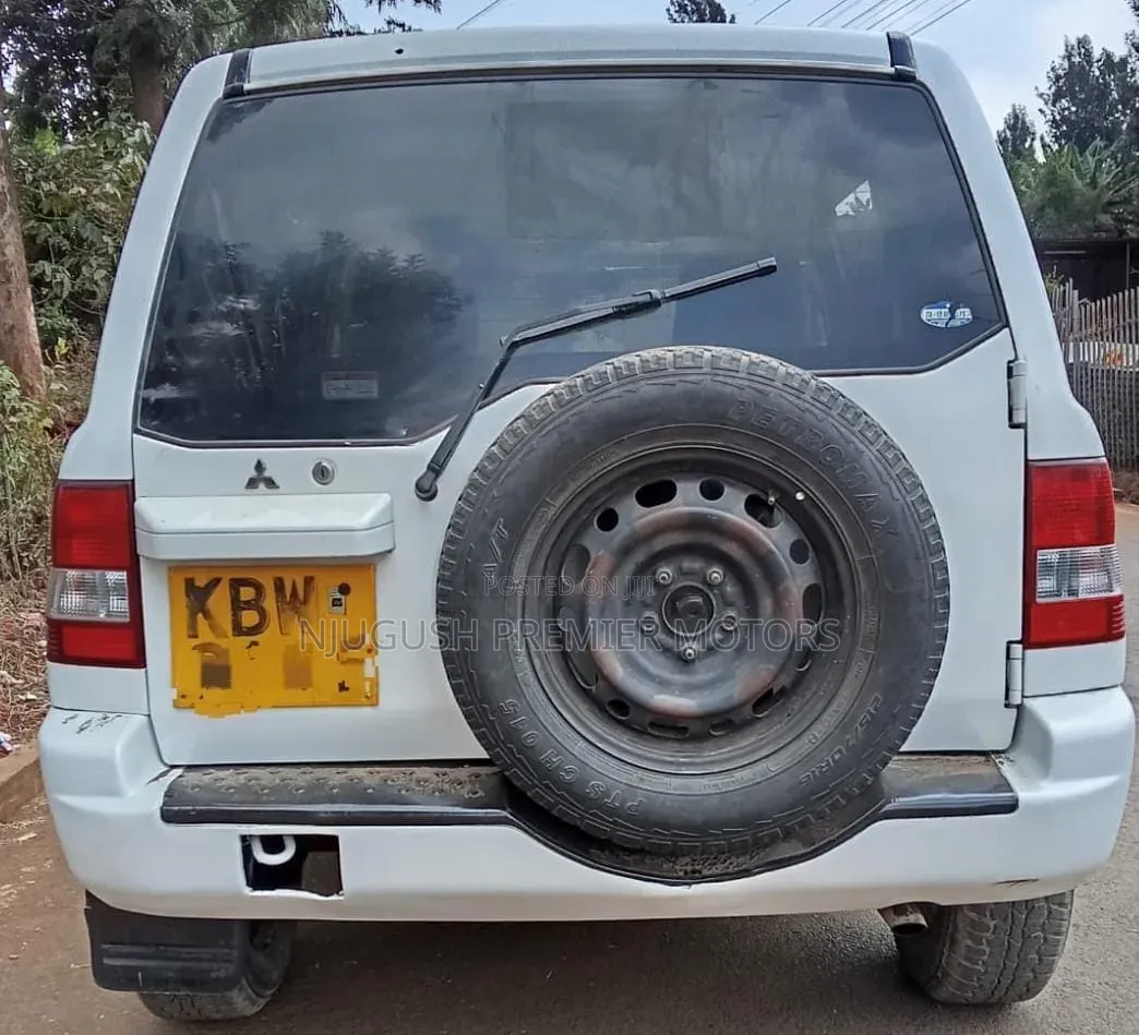Mitsubishi Pajero 2005 White