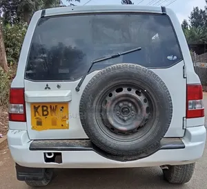 Mitsubishi Pajero 2005 White