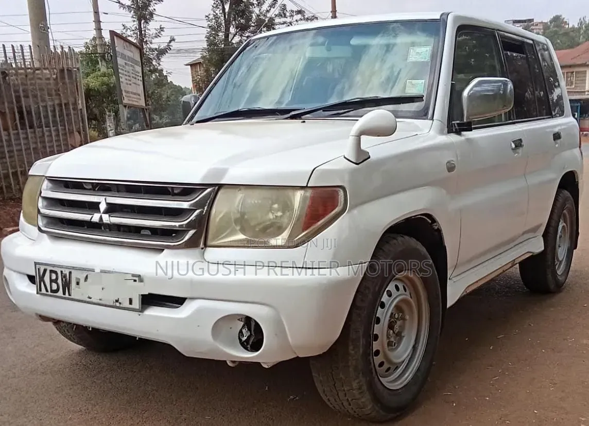 Mitsubishi Pajero 2005 White