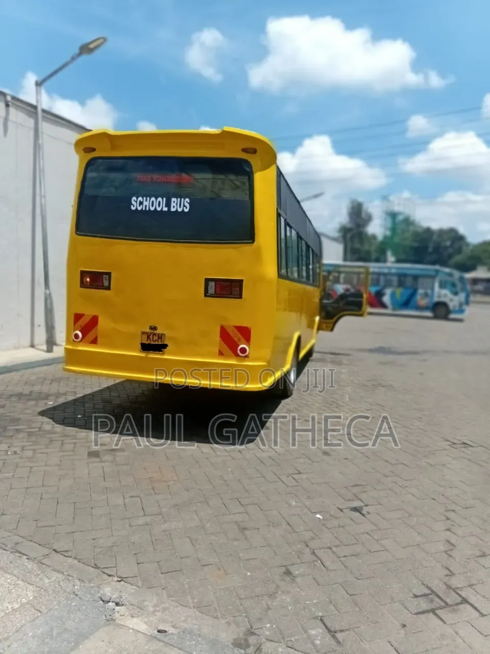 Isuzu NQR 2017 Yellow
