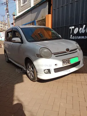Toyota Sienta 2009 White