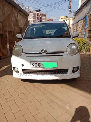Toyota Sienta 2009 White