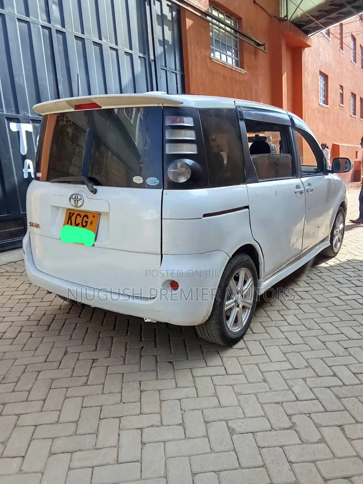Toyota Sienta 2009 White
