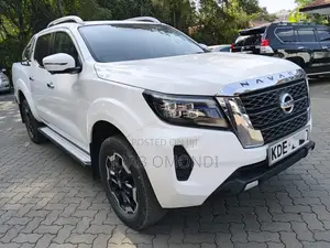 Nissan Navara 2021 White