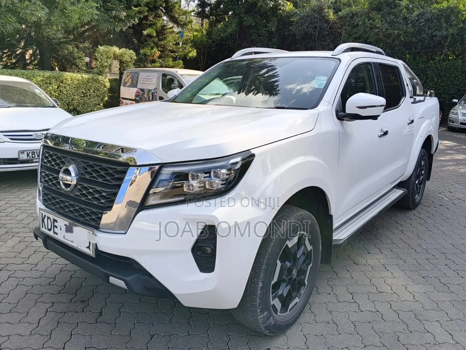 Nissan Navara 2021 White