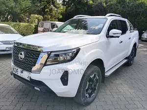 Nissan Navara 2021 White