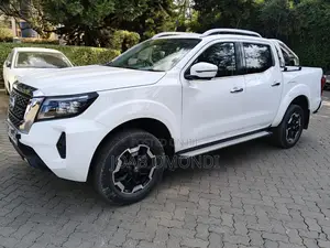 Nissan Navara 2021 White