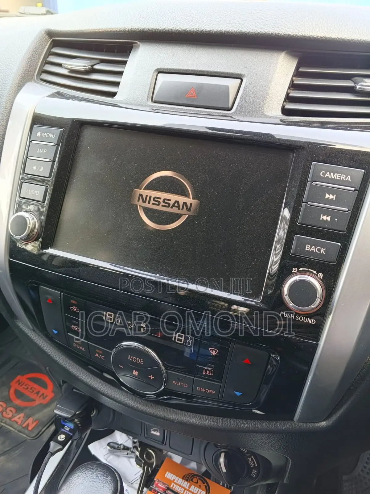 Nissan Navara 2021 White