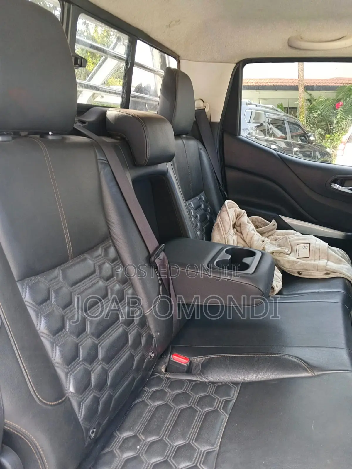 Nissan Navara 2021 White