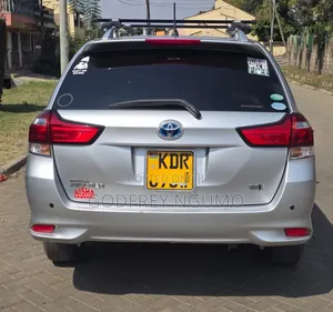 Toyota Corolla Fielder 2018 Silver