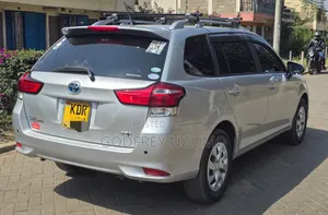 Toyota Corolla Fielder 2018 Silver