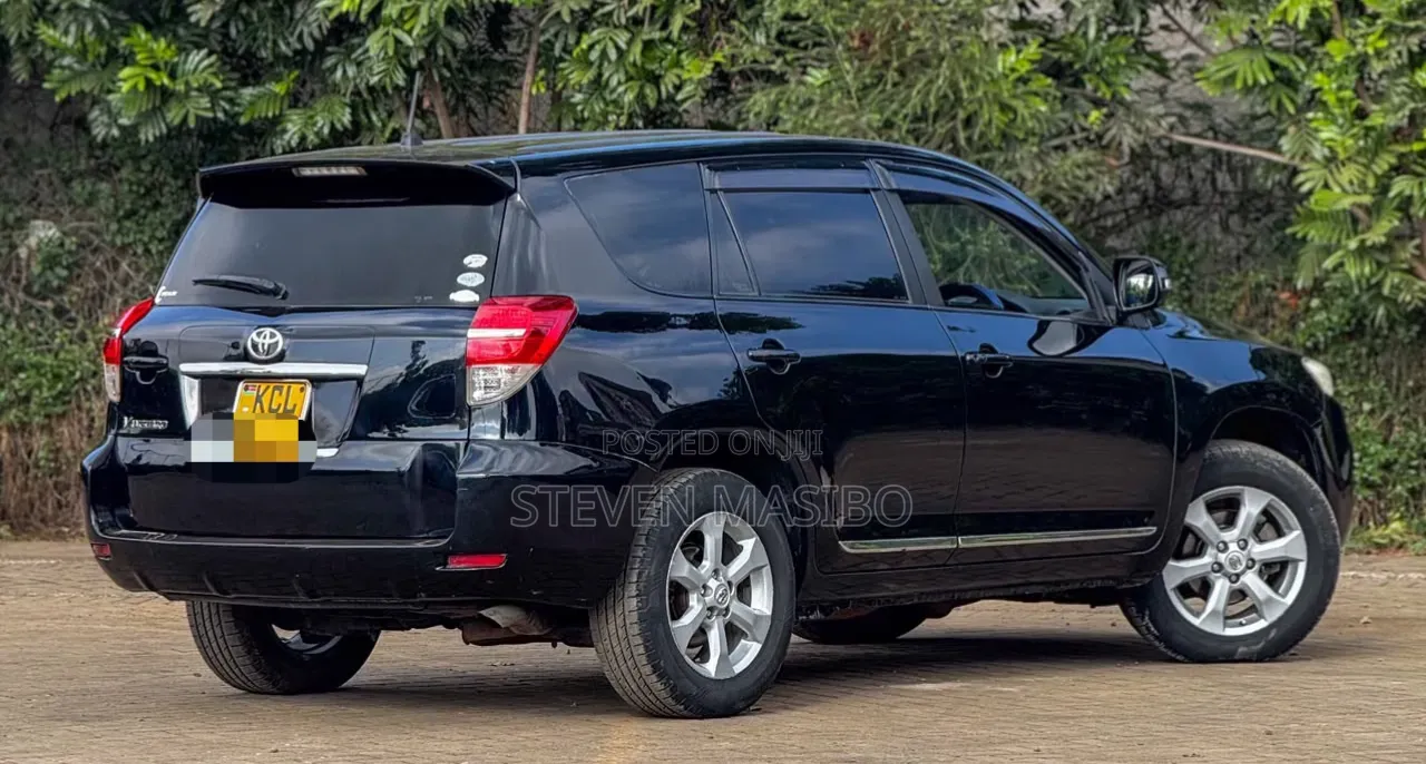 Toyota Vanguard 2011 Black
