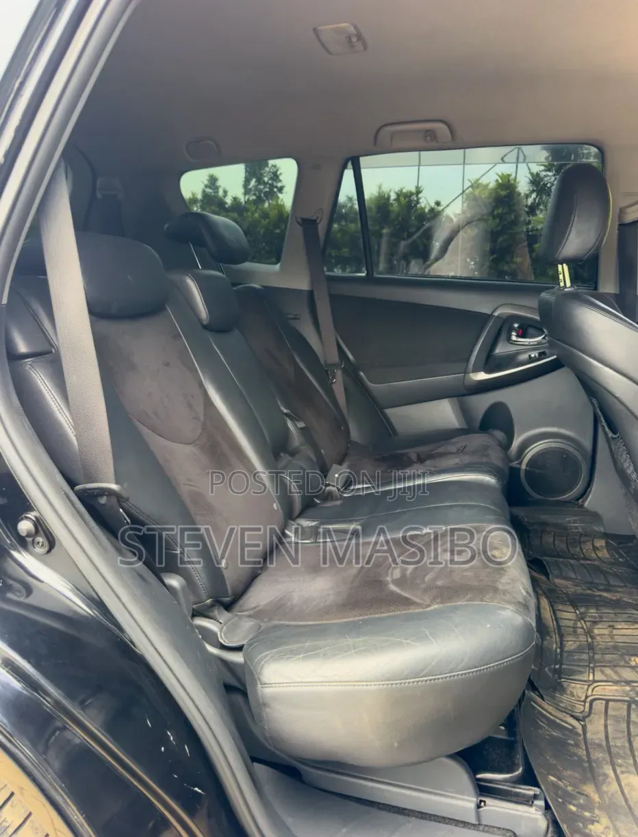 Toyota Vanguard 2011 Black