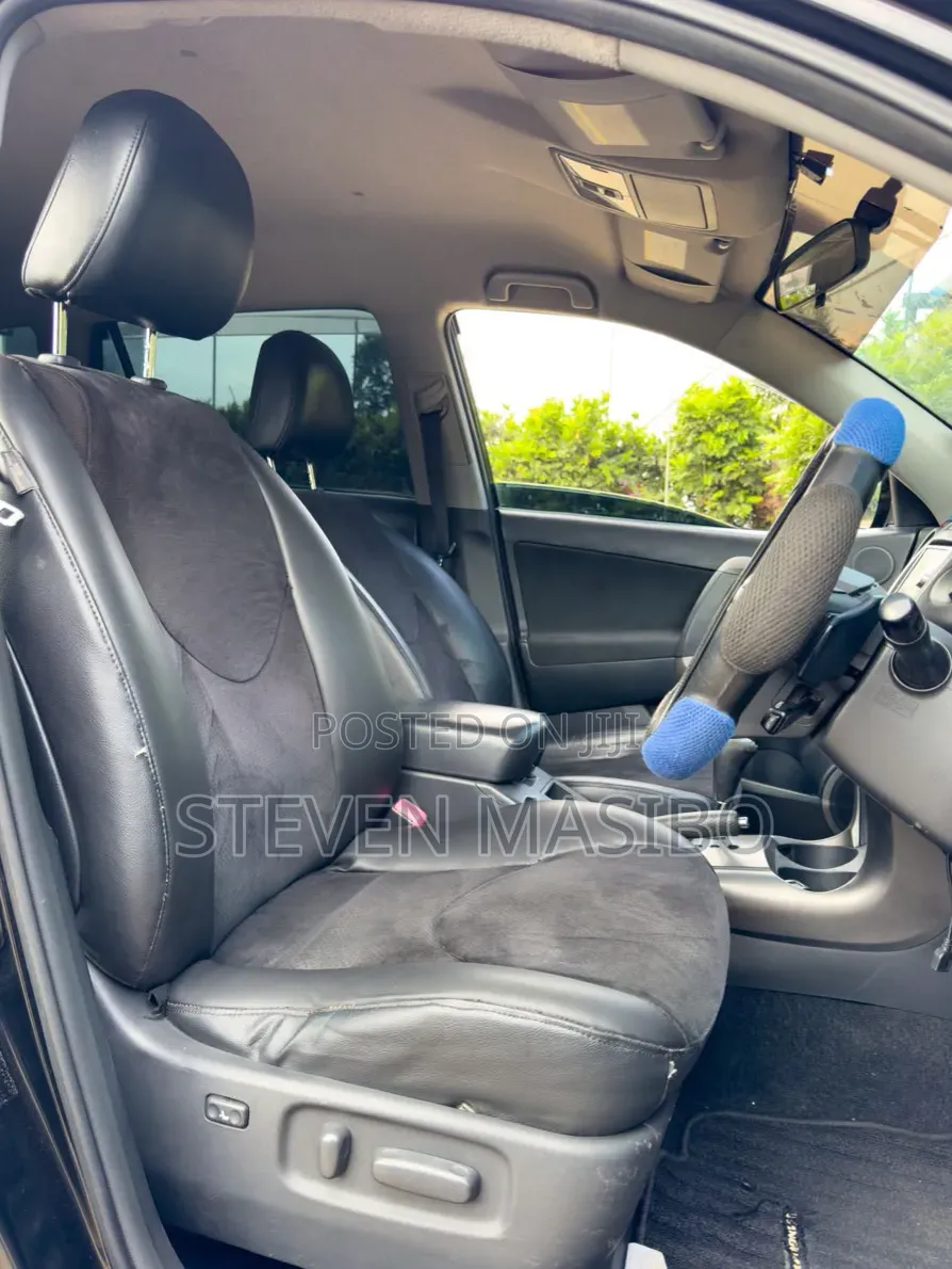Toyota Vanguard 2011 Black
