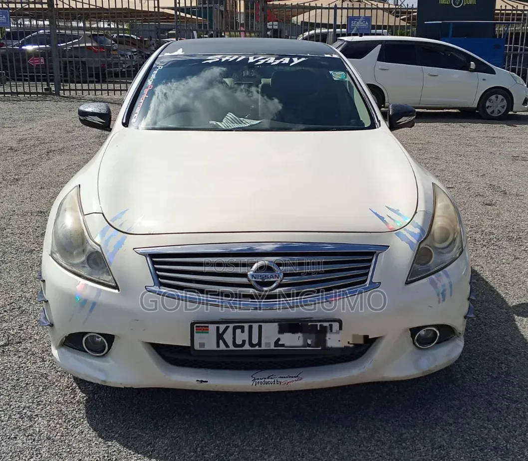 Nissan Skyline 2012 White