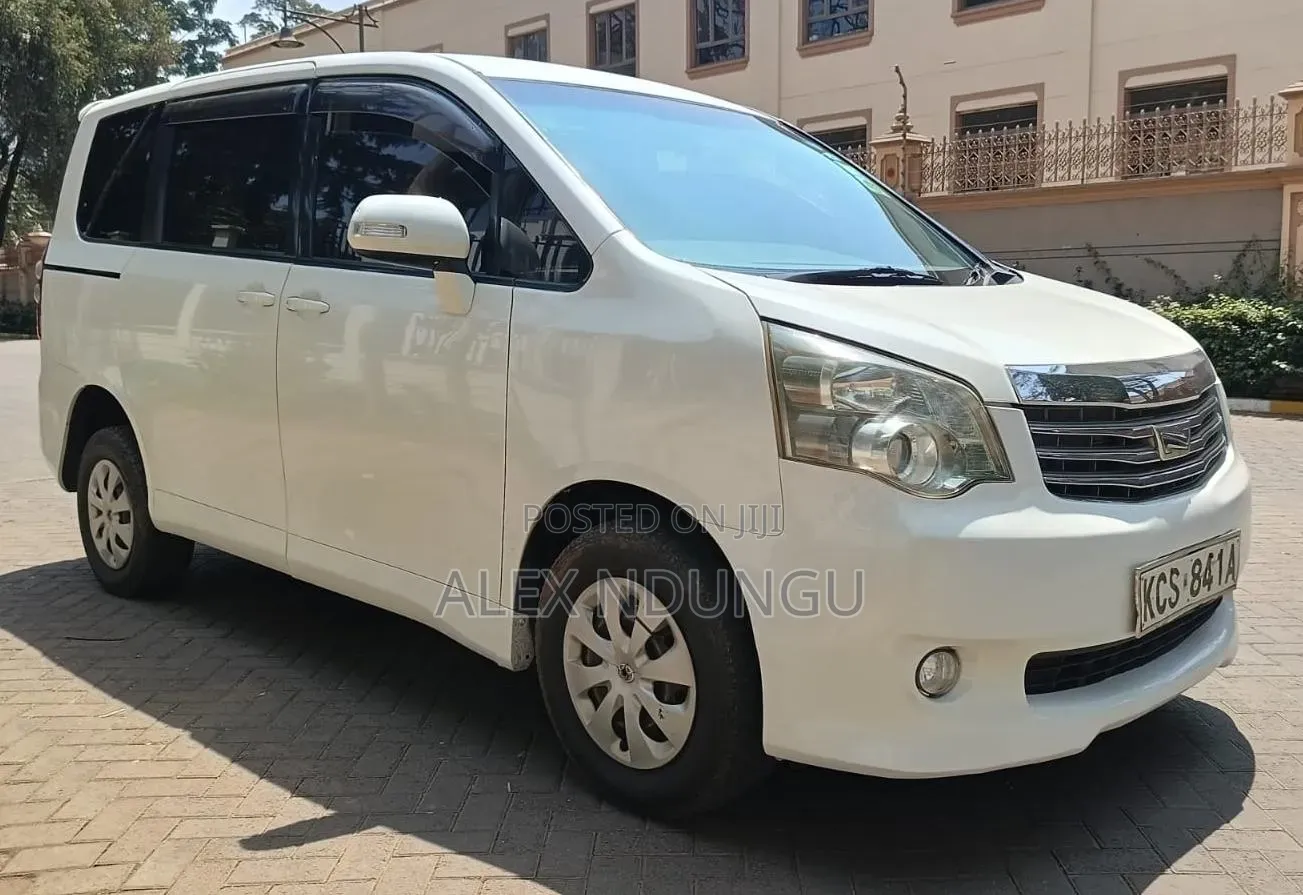 Toyota Noah 2011 White