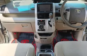 Toyota Noah 2011 White
