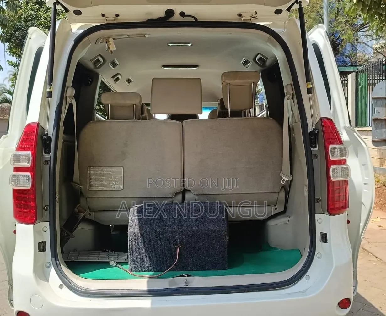 Toyota Noah 2011 White