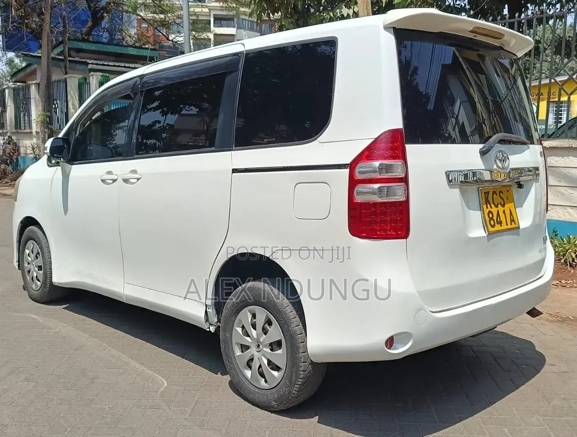 Toyota Noah 2011 White