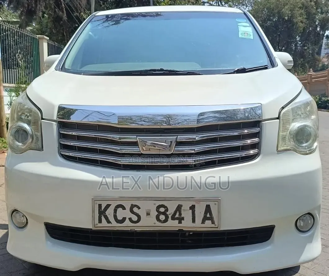Toyota Noah 2011 White