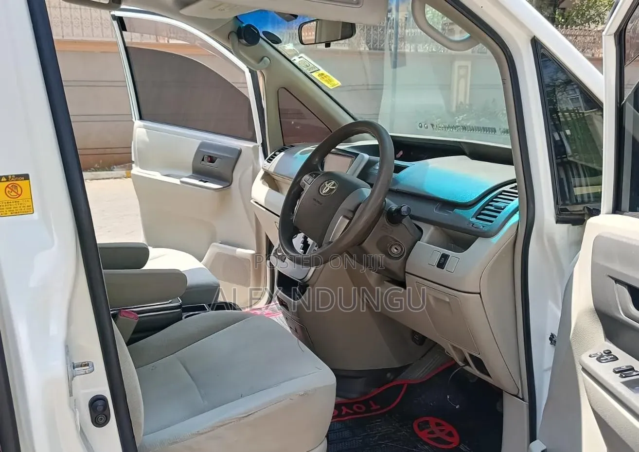 Toyota Noah 2011 White