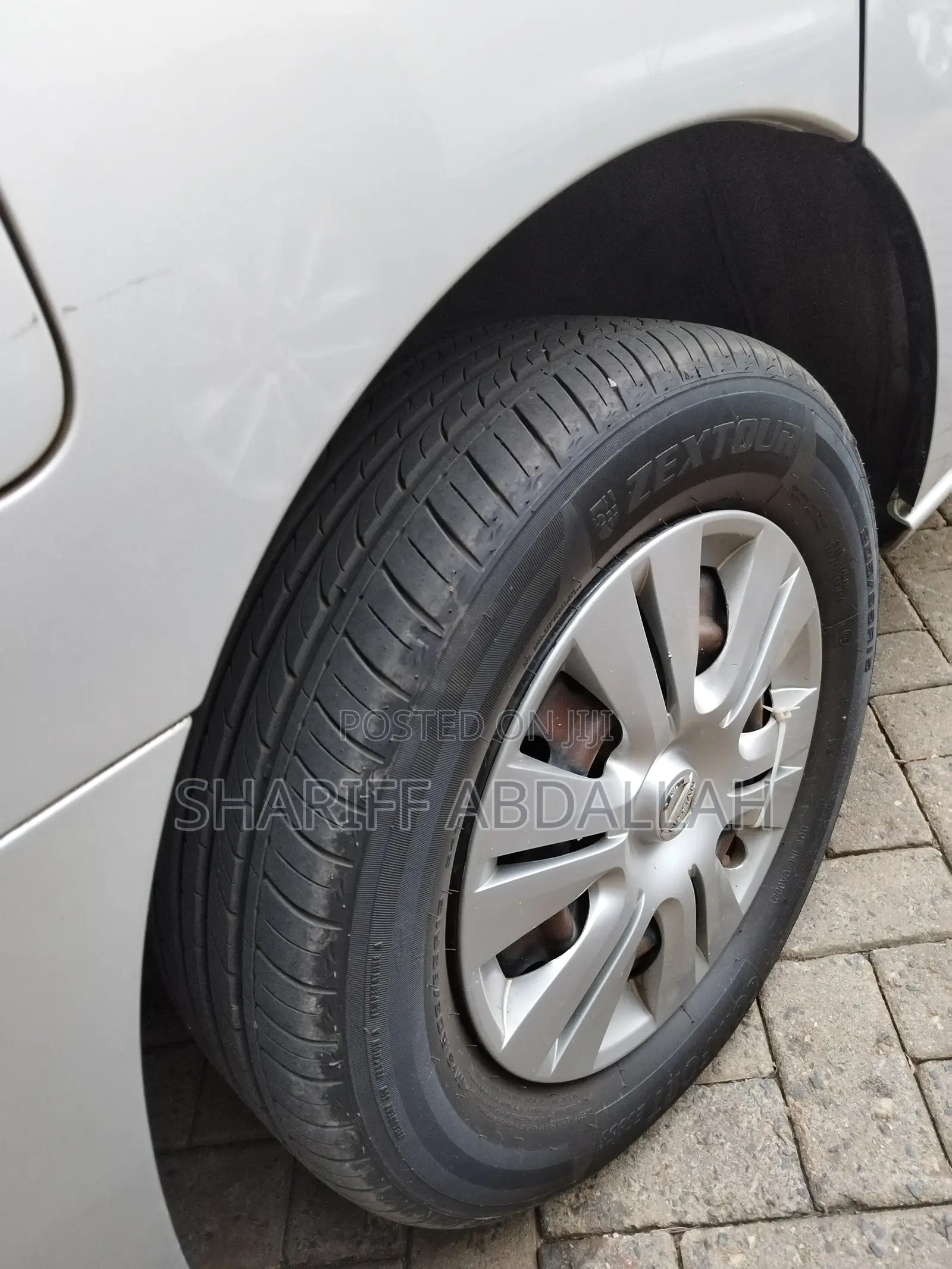 Nissan Serena 2015 Silver