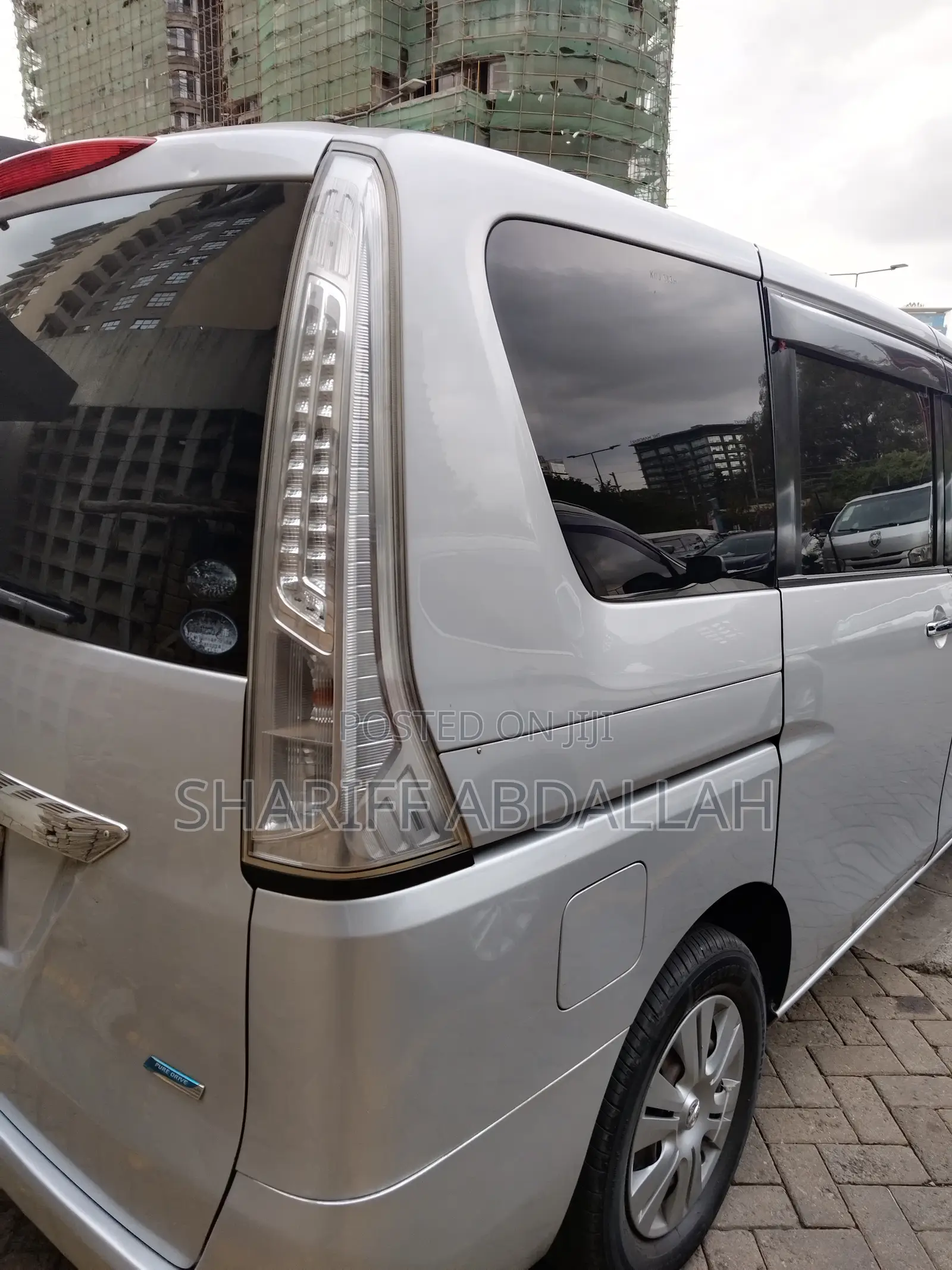Nissan Serena 2015 Silver
