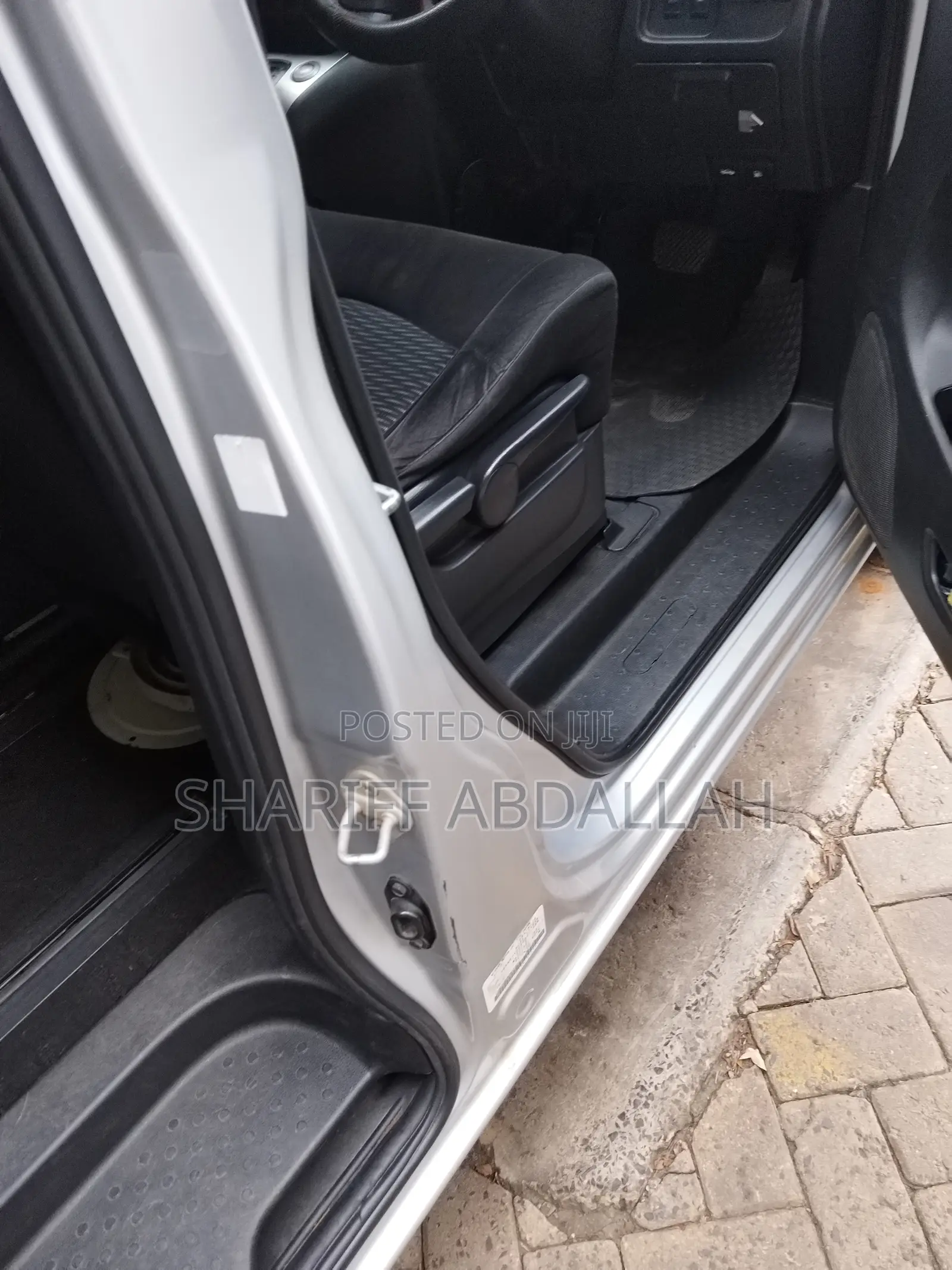 Nissan Serena 2015 Silver