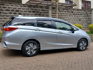 Honda Fit Shuttle 2016 Silver