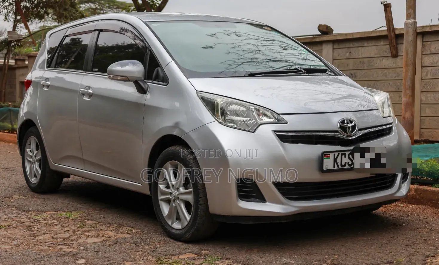 Toyota Ractis 2011 Silver