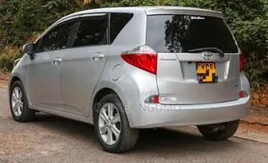 Toyota Ractis 2011 Silver
