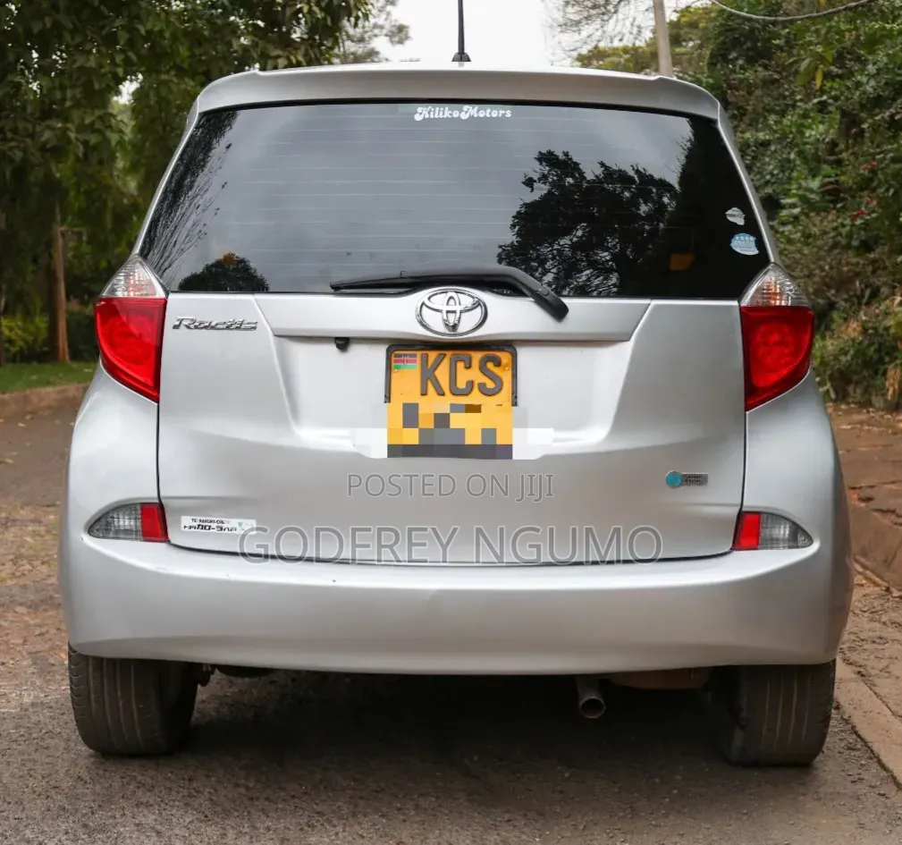 Toyota Ractis 2011 Silver