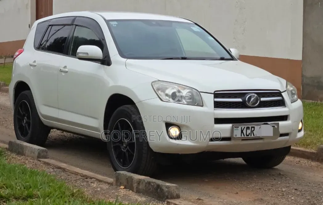 Toyota RAV4 2012 White